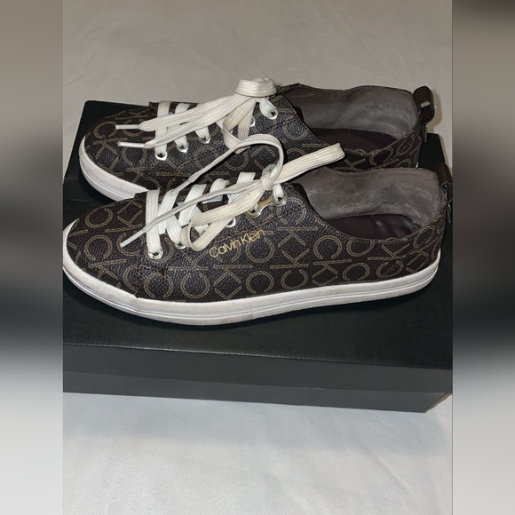 Preloved Calvin Klein monogram sneakers - Picture 2 of 5